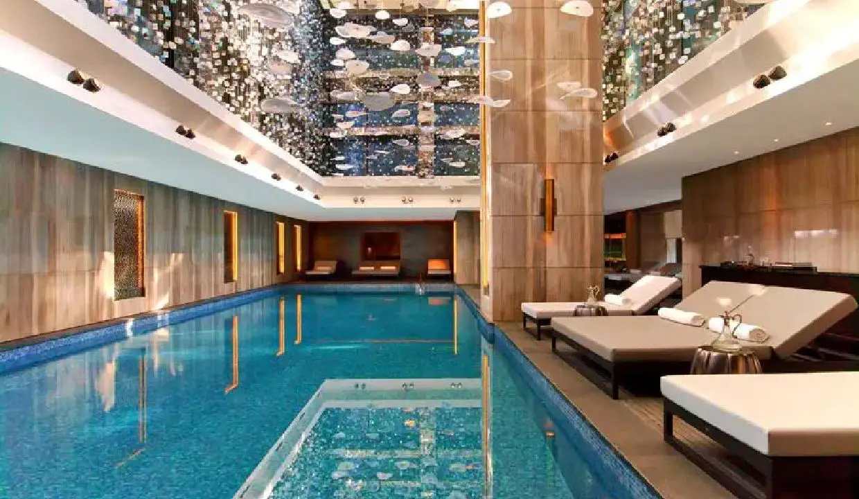 استخر پروژه زورلو سنتر